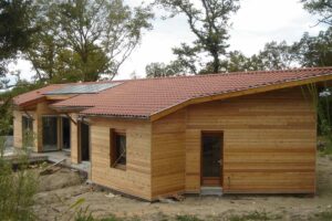 Réalisation d'une maison individuelle avec ossature en bois, à Poncins.