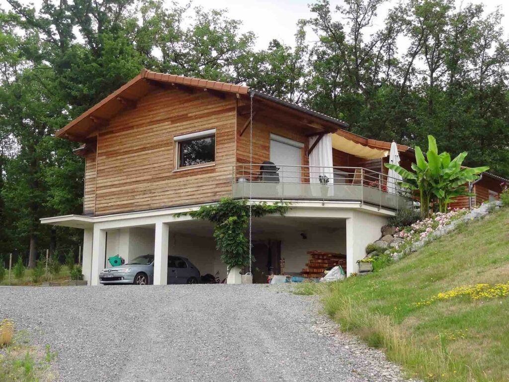 Réalisation d'une maison individuelle avec ossature en bois, à Poncins.