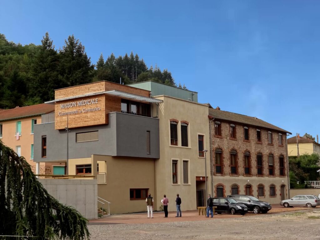 Réhabilitation de la maison médicale de Lamure-Sur-Azergues.